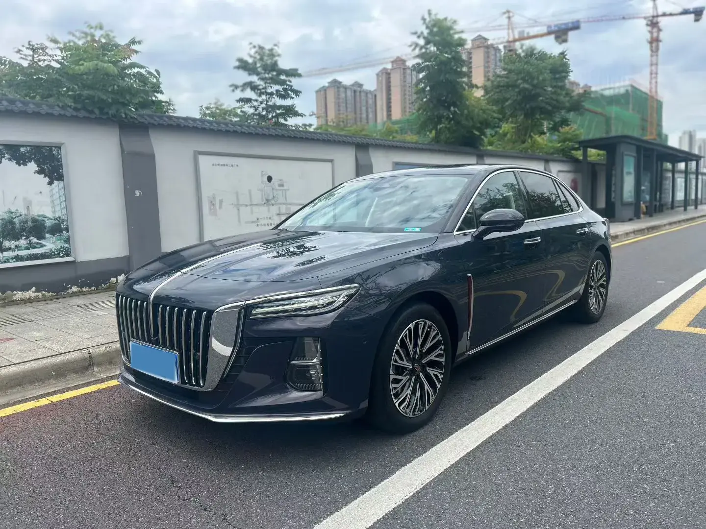 2023 HONGQI H5 view 1