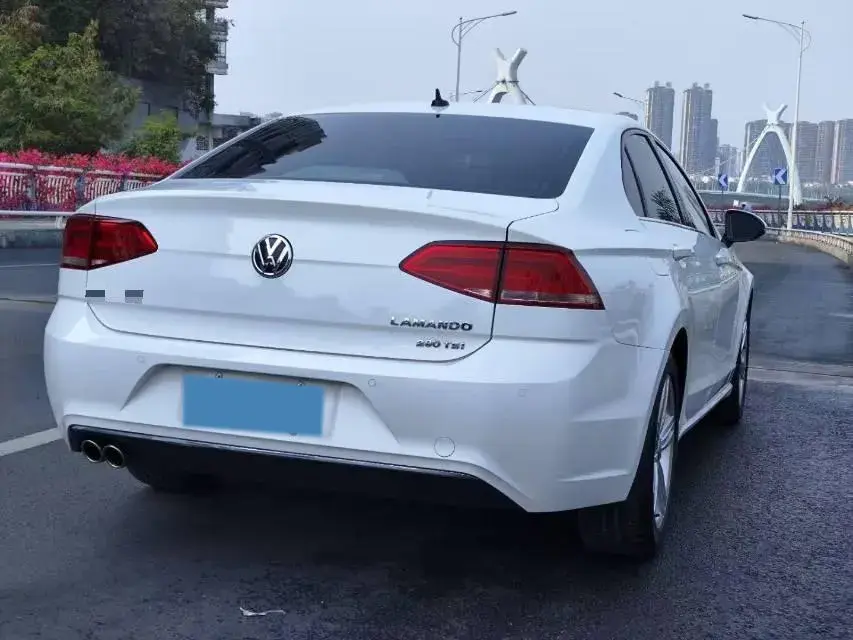 2018 VOLKSWAGEN LAMANDO thumbnail 3