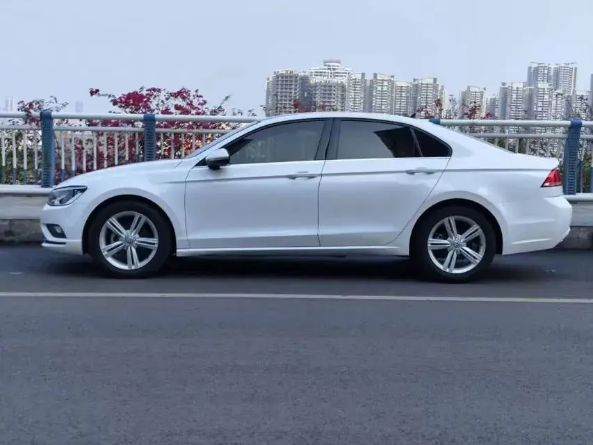 2018 VOLKSWAGEN LAMANDO thumbnail 4