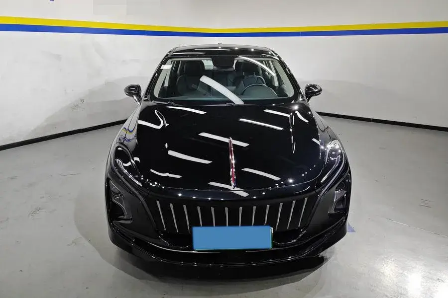 2023 HONGQI E-QM5 thumbnail 3