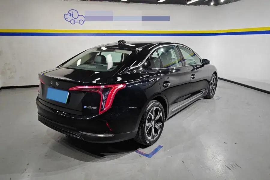 2023 HONGQI E-QM5 thumbnail 2