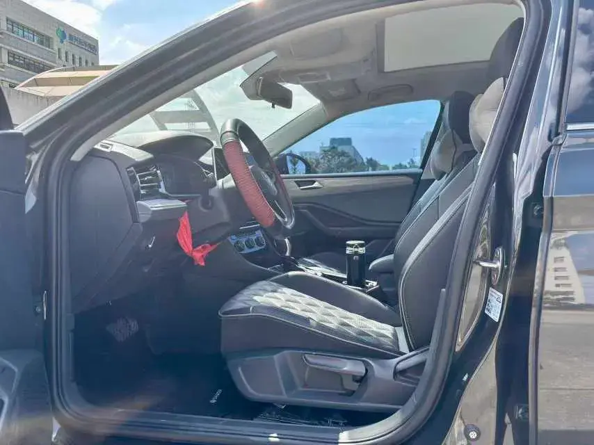 2023 VOLKSWAGEN SAGITAR thumbnail 4