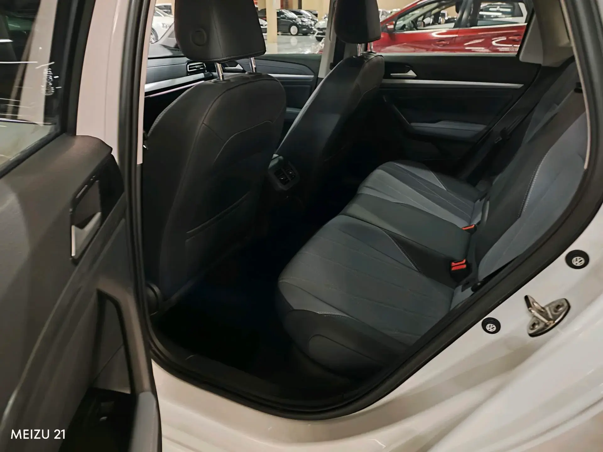 2023 VOLKSWAGEN LAVIDA thumbnail 4