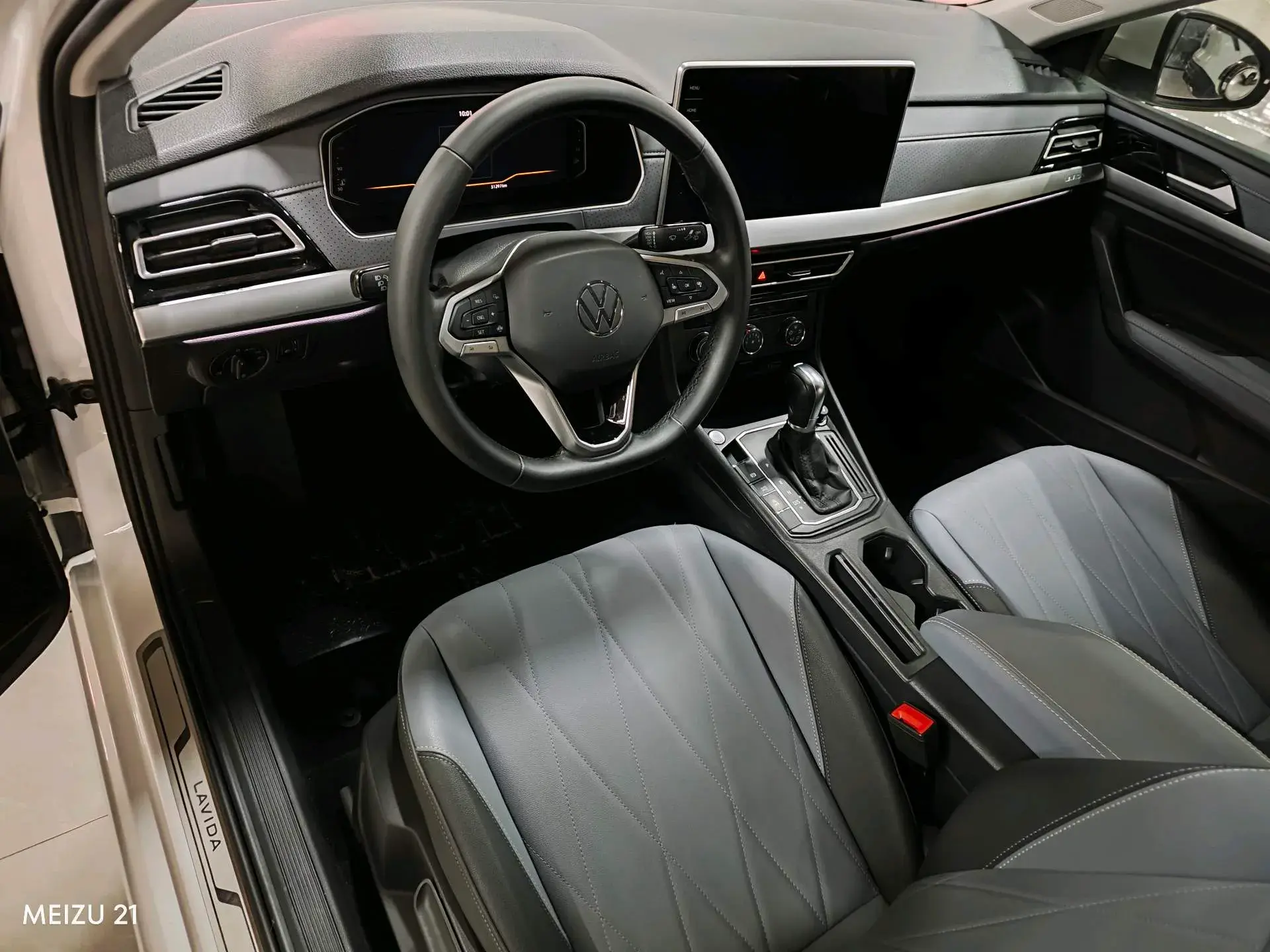 2023 VOLKSWAGEN LAVIDA thumbnail 3