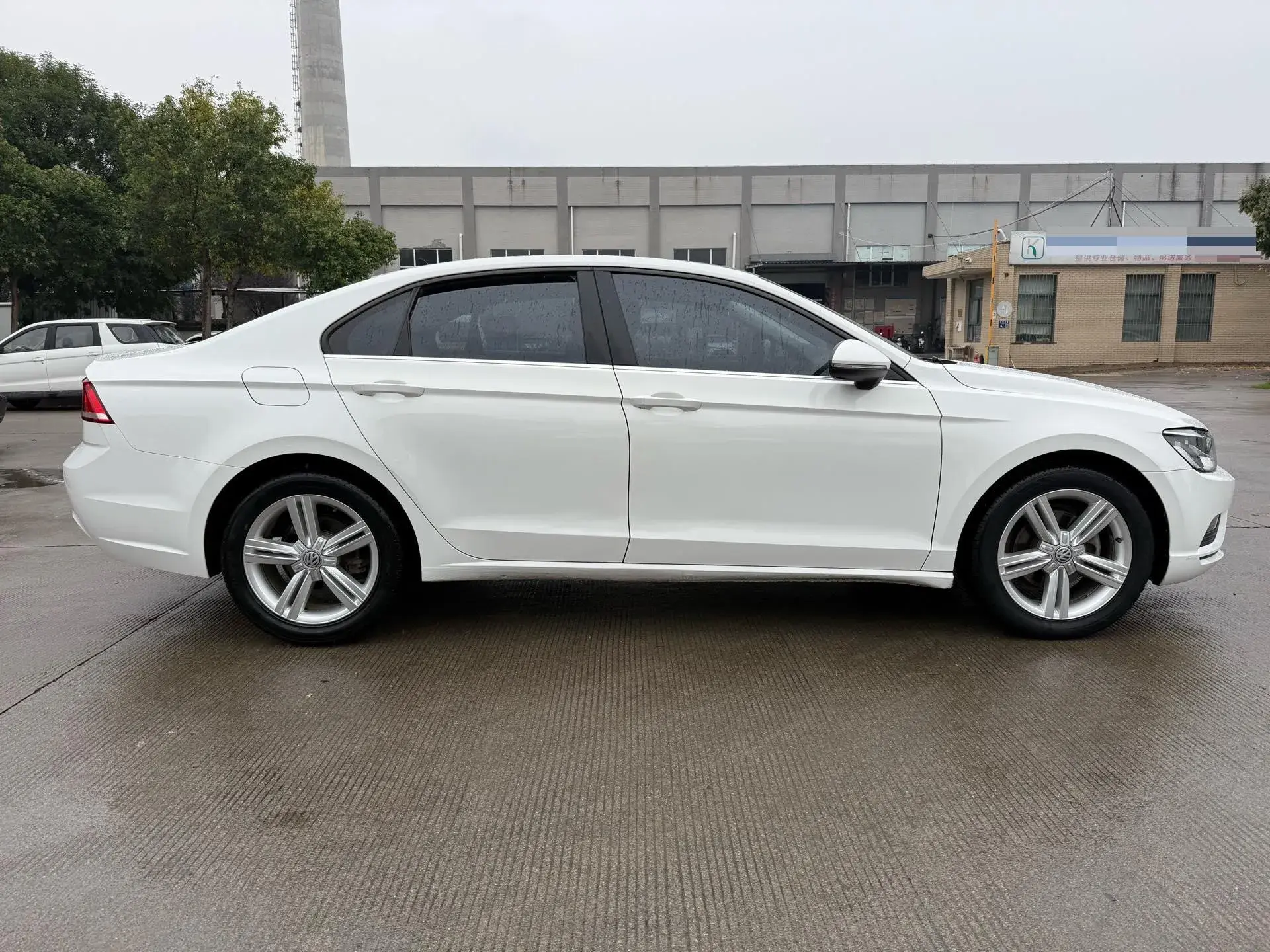 2018 VOLKSWAGEN LAMANDO thumbnail 3