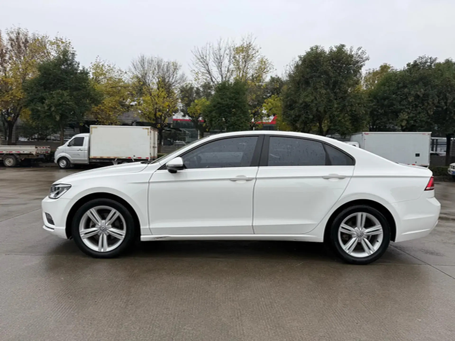 2018 VOLKSWAGEN LAMANDO thumbnail 2