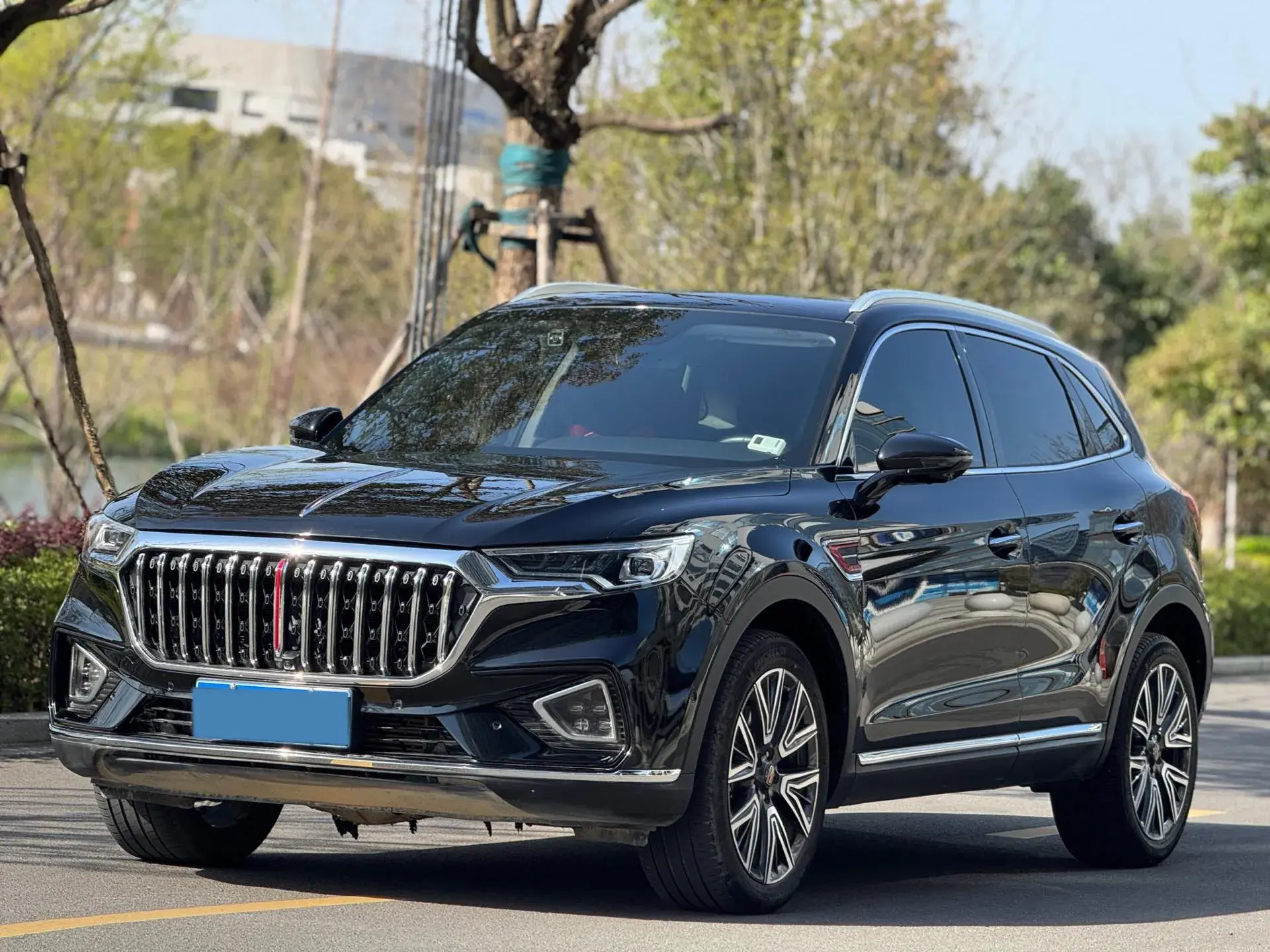 2022 HONGQI HS5 view 1