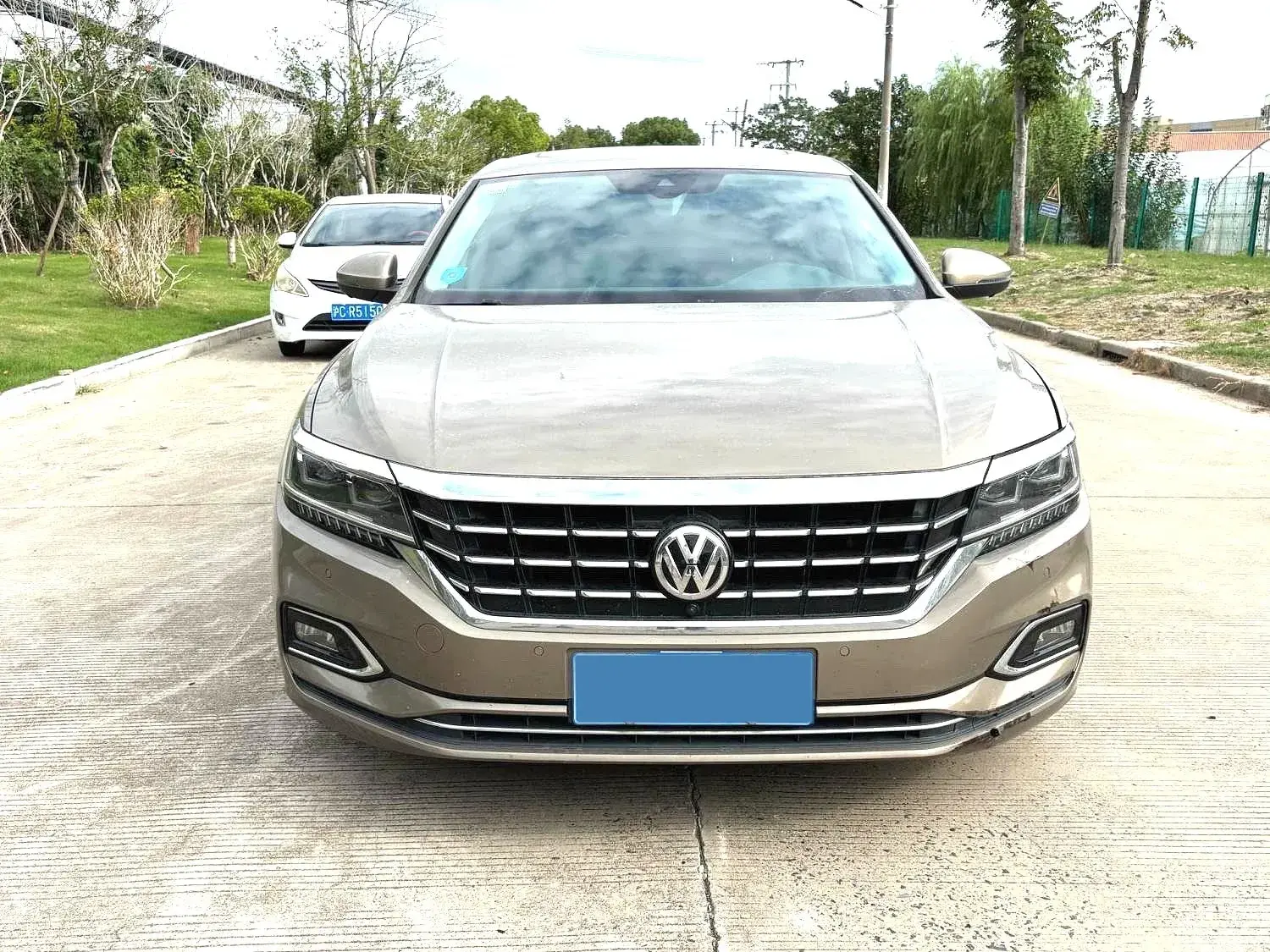 2019 VOLKSWAGEN PASSAT thumbnail 2