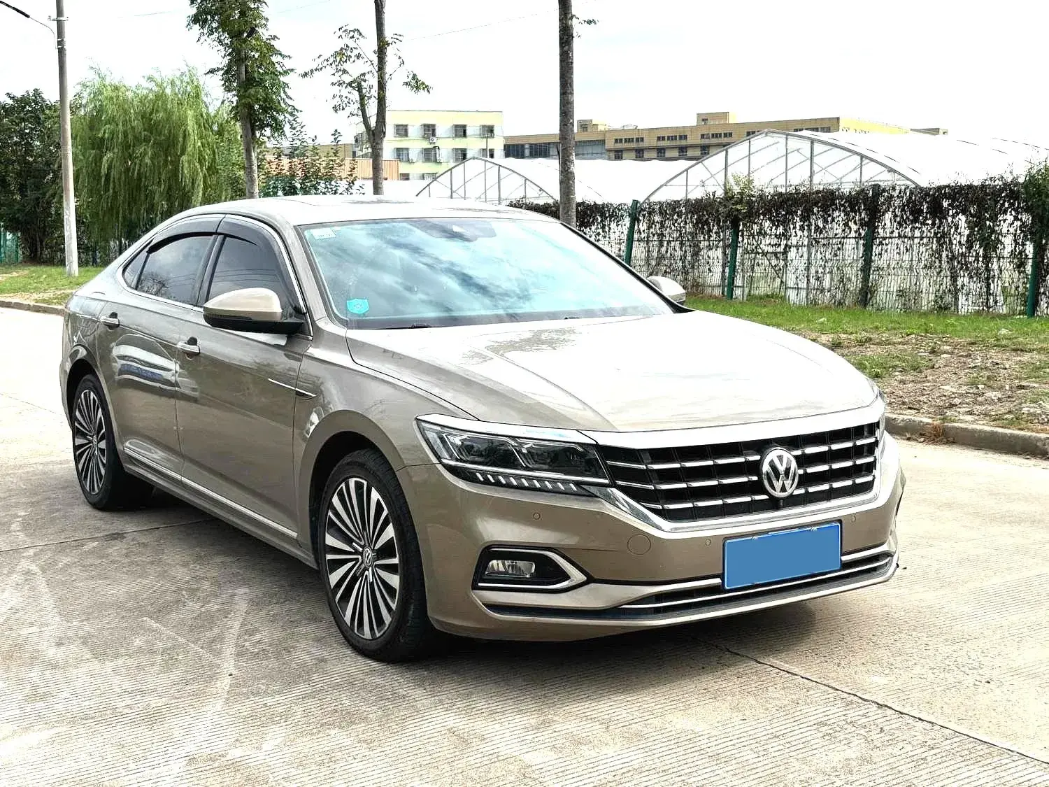 2019 VOLKSWAGEN PASSAT thumbnail 3