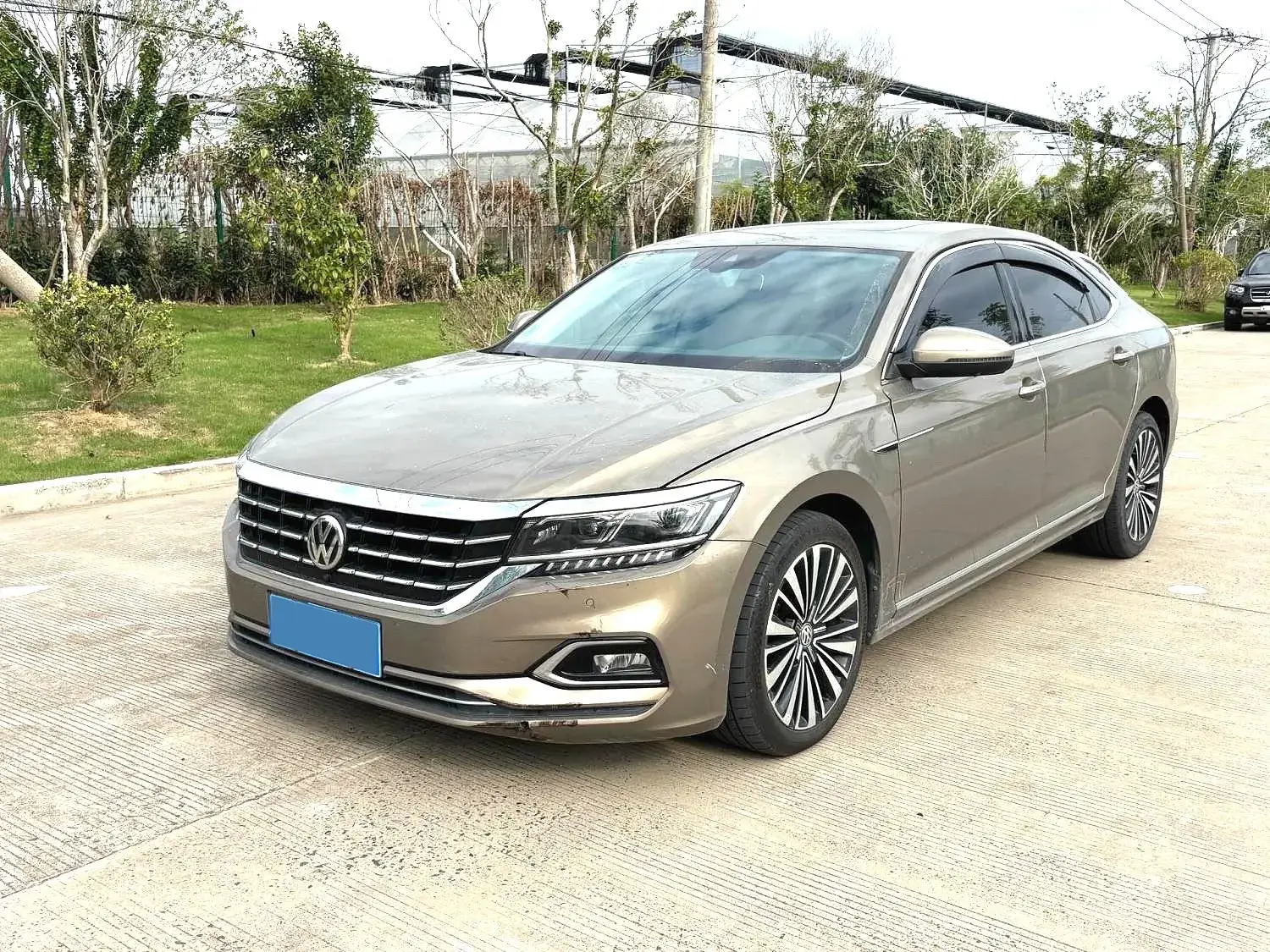 2019 VOLKSWAGEN PASSAT view 1