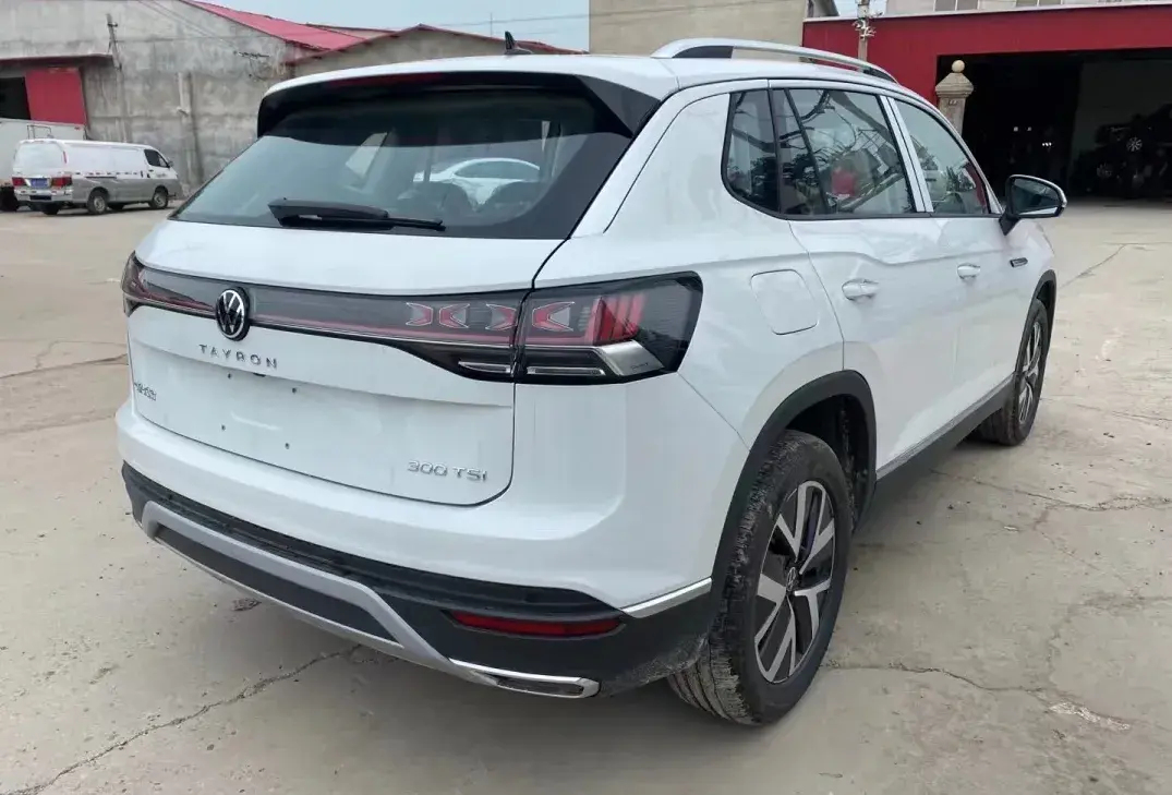 2023 VOLKSWAGEN TAYRON thumbnail 4