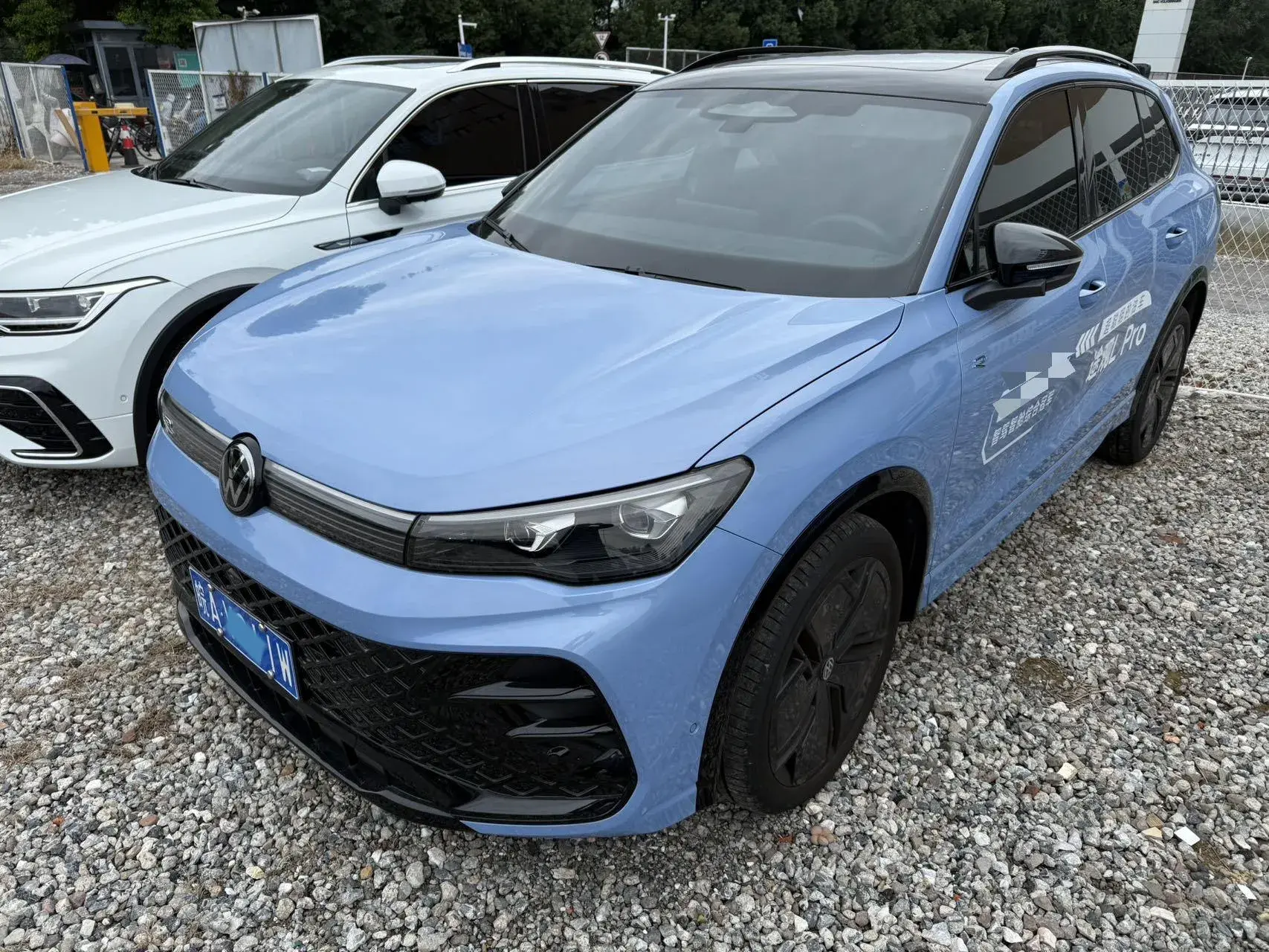 2024 VOLKSWAGEN TIGUAN view 1