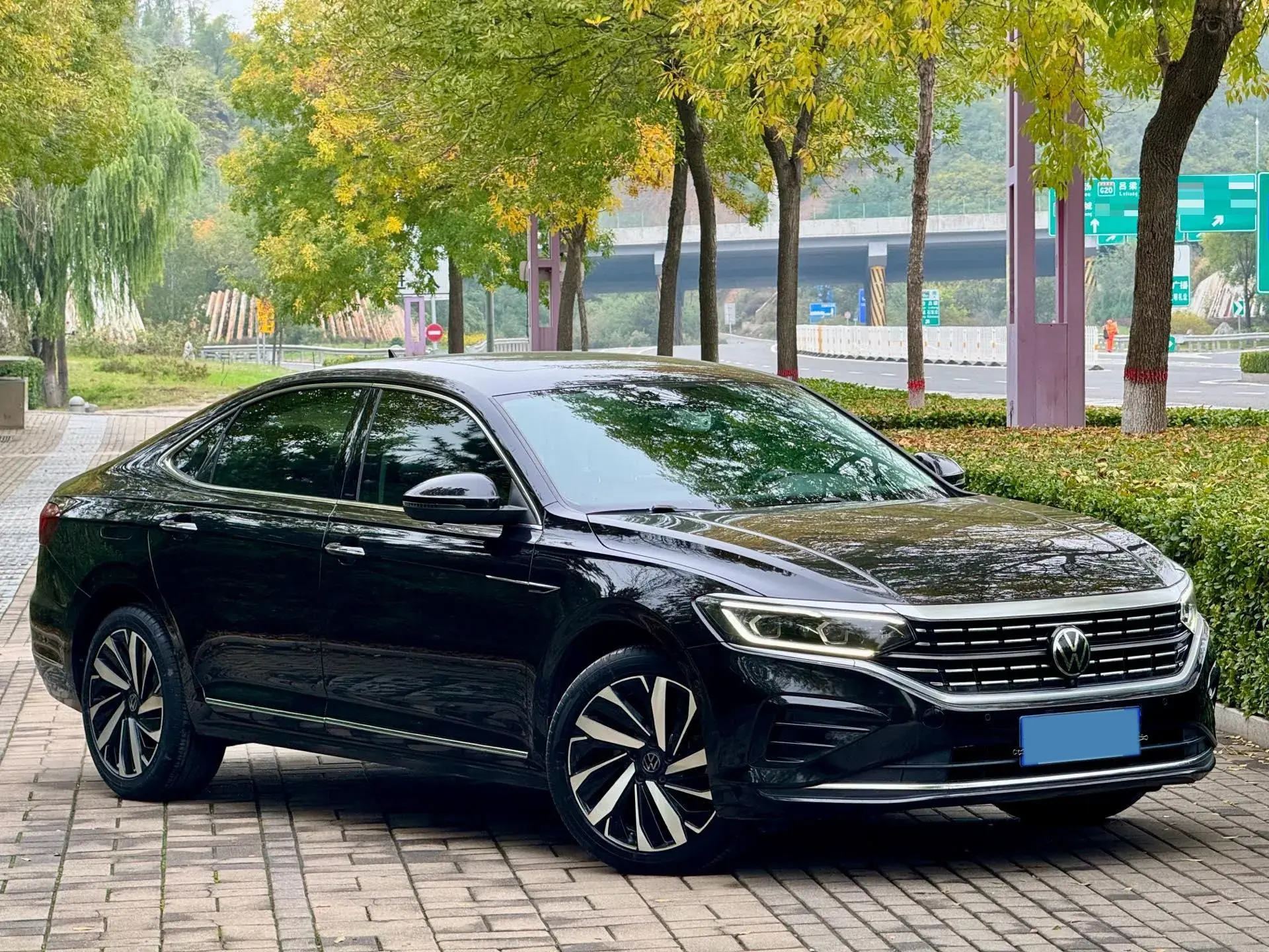 2022 VOLKSWAGEN PASSAT thumbnail 3