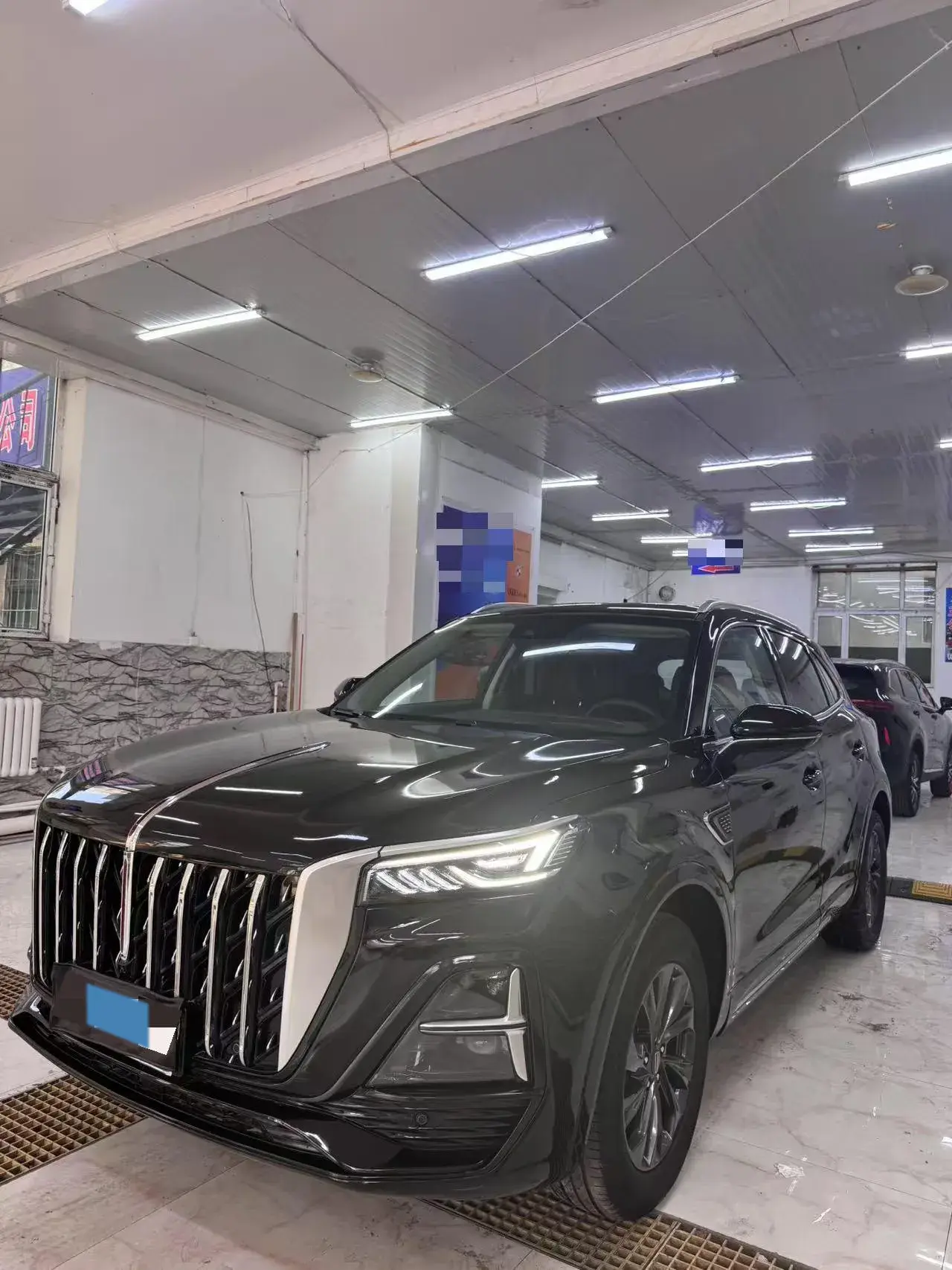 2023 HONGQI HS5 view 1