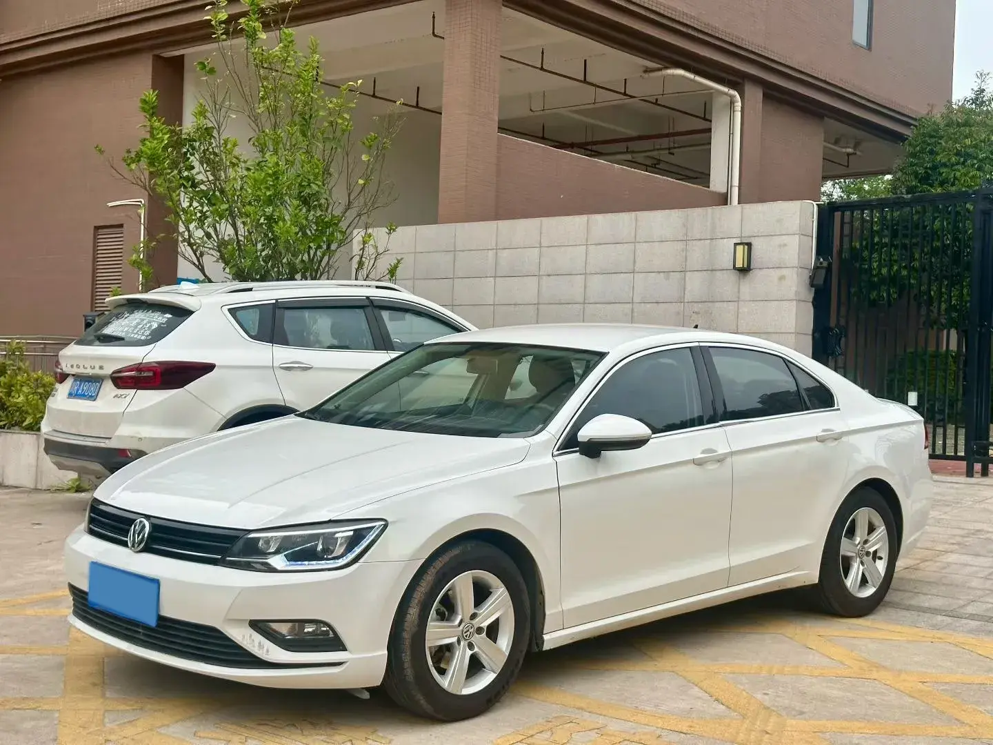 2018 VOLKSWAGEN LAMANDO view 1