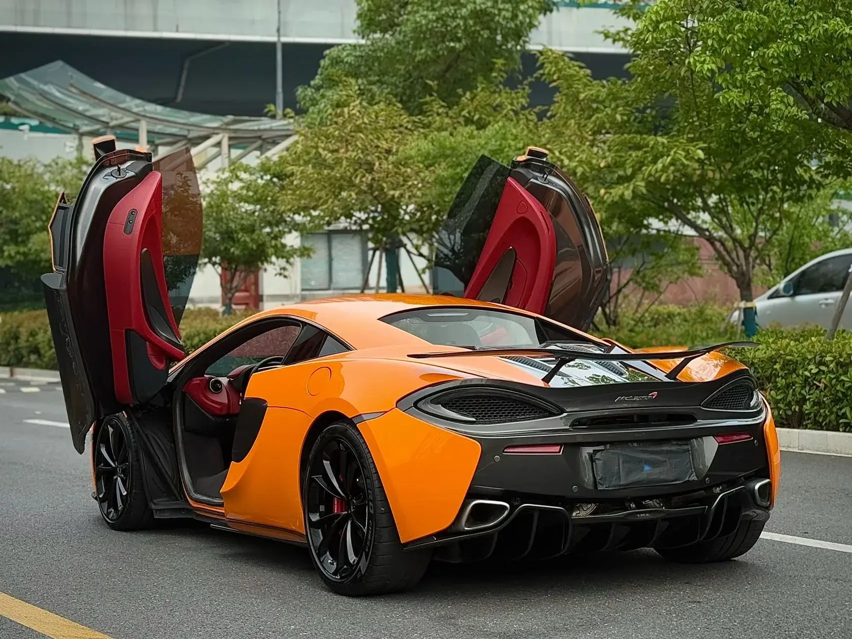 2019 MCLAREN 570 thumbnail 4