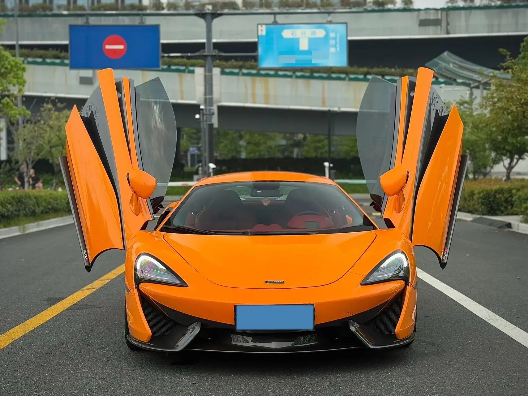 2019 MCLAREN 570 thumbnail 2