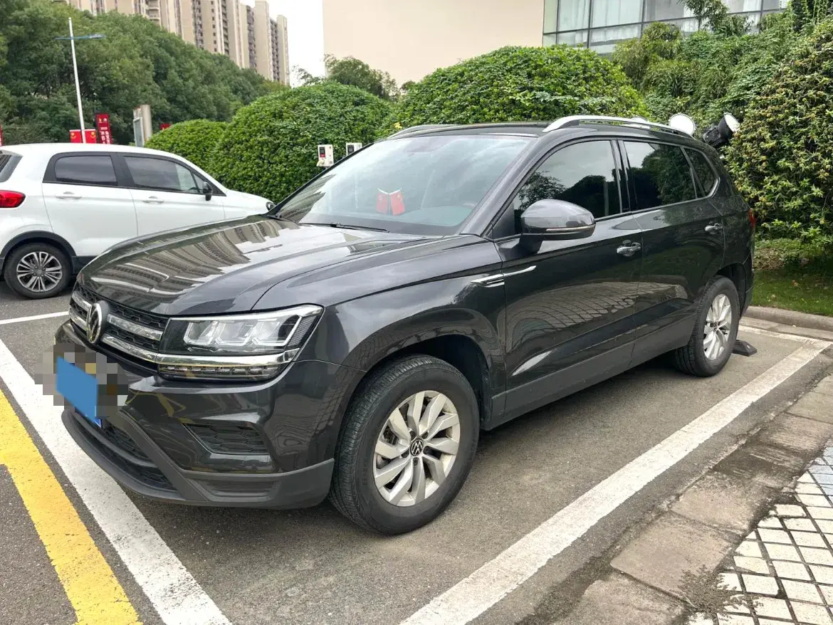 2021 VOLKSWAGEN THARU view 1