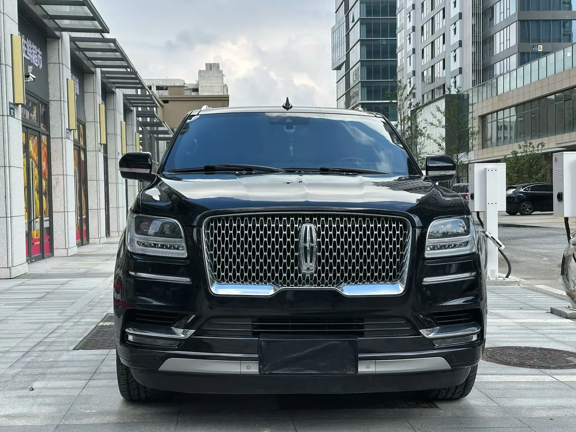2019 LINCOLN NAVIGATOR thumbnail 2