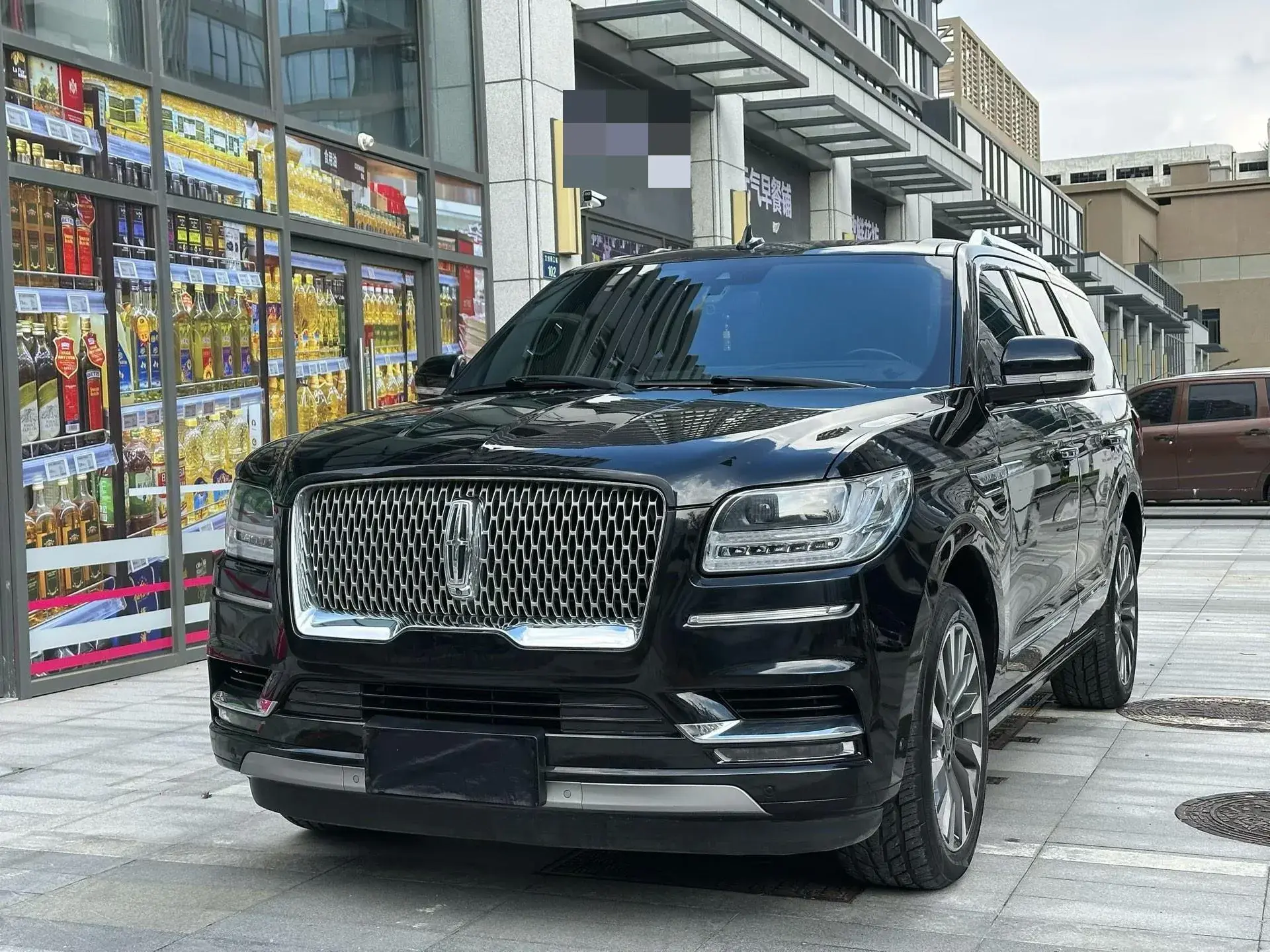 2019 LINCOLN NAVIGATOR view 1
