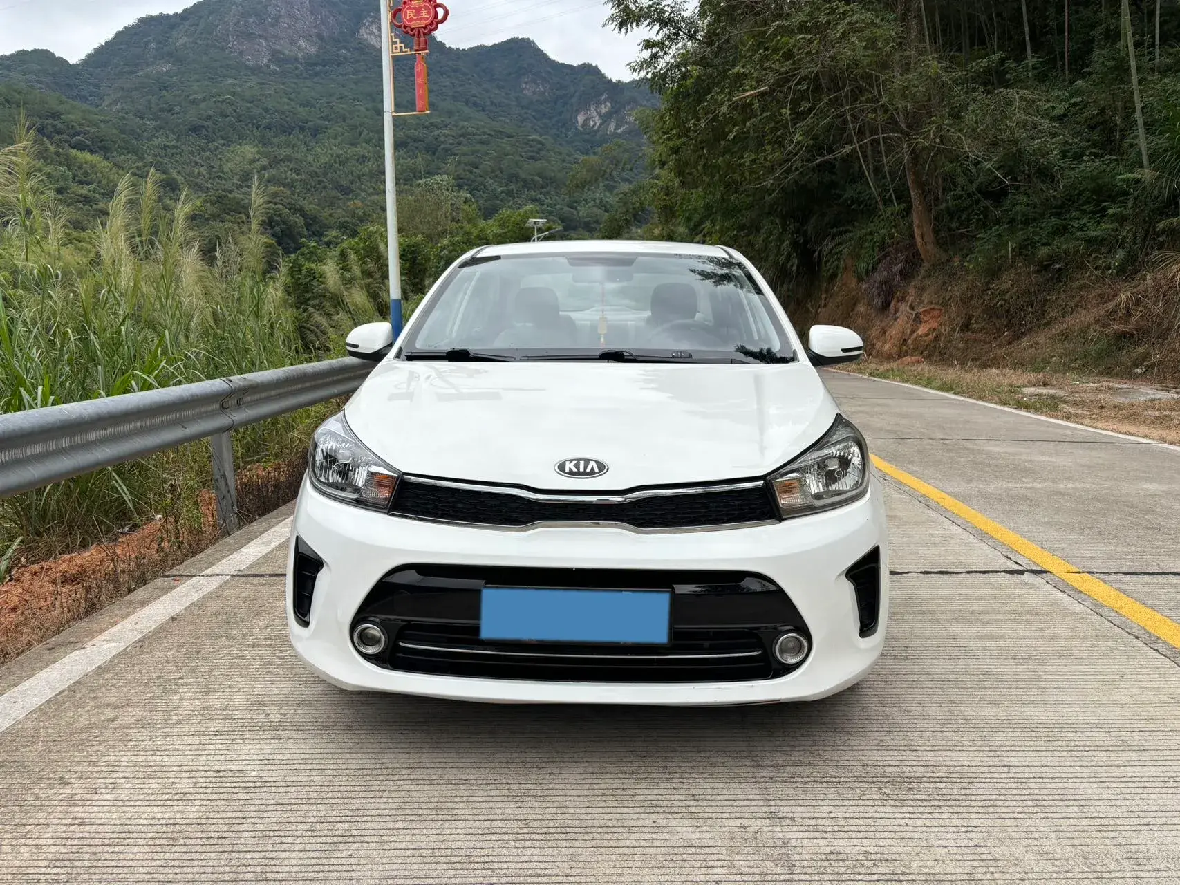 2017 KIA PEGAS thumbnail 2