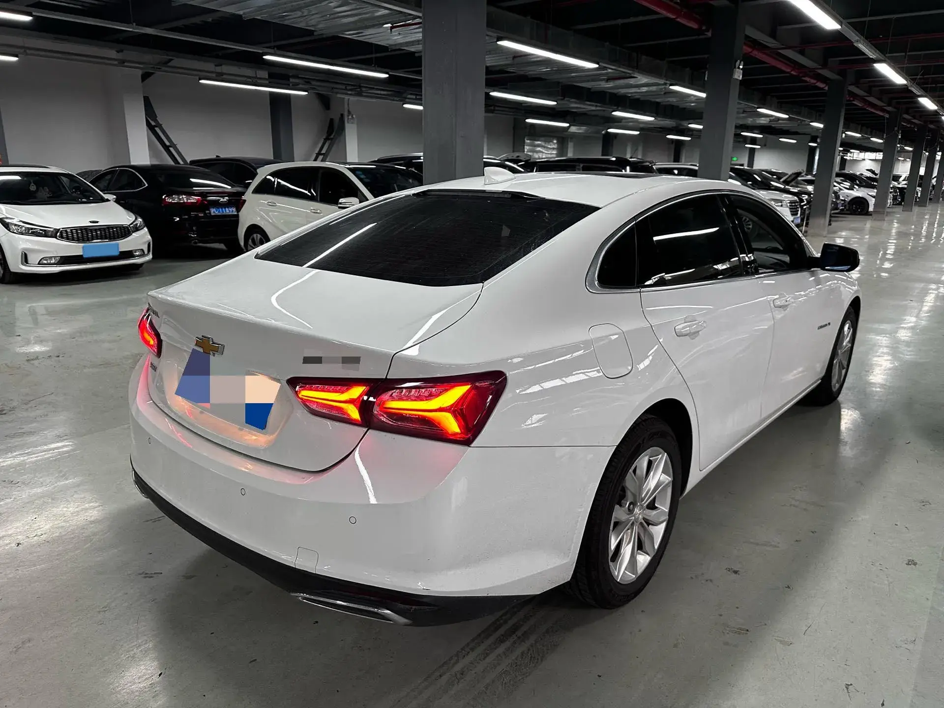 2021 CHEVROLET MALIBU thumbnail 4