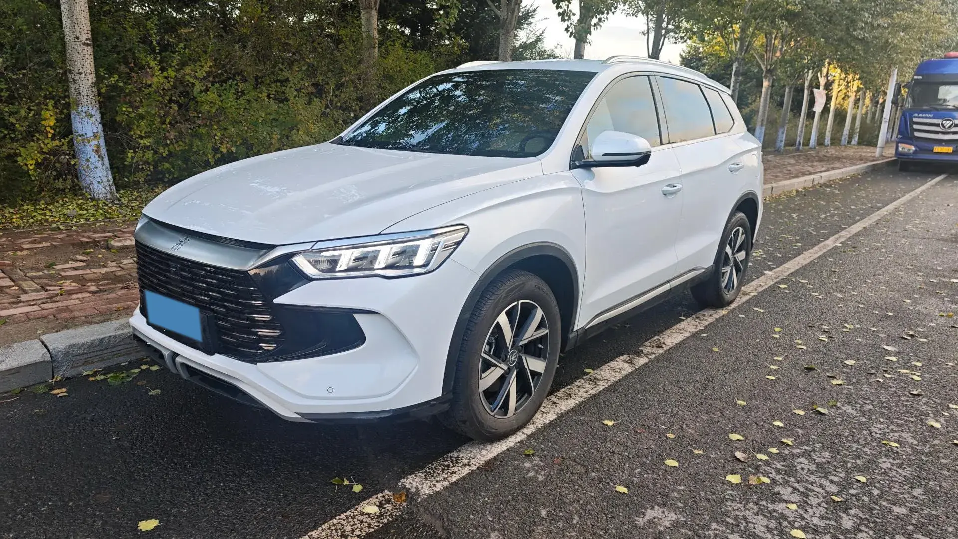 2023 BYD SONG view 1