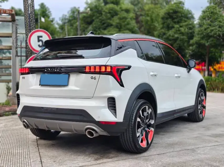 2020 LYNK&CO 06 thumbnail 4