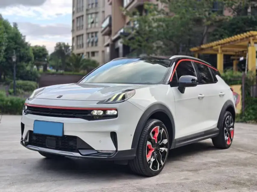 2020 LYNK&CO 06 view 1