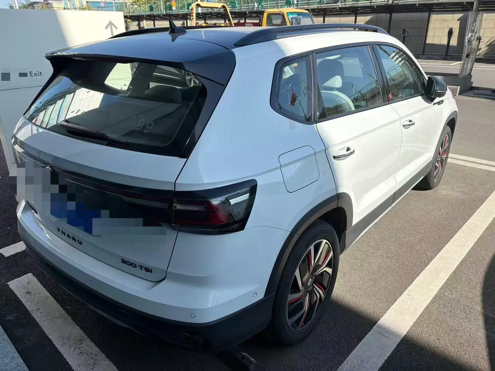 2024 VOLKSWAGEN THARU thumbnail 4