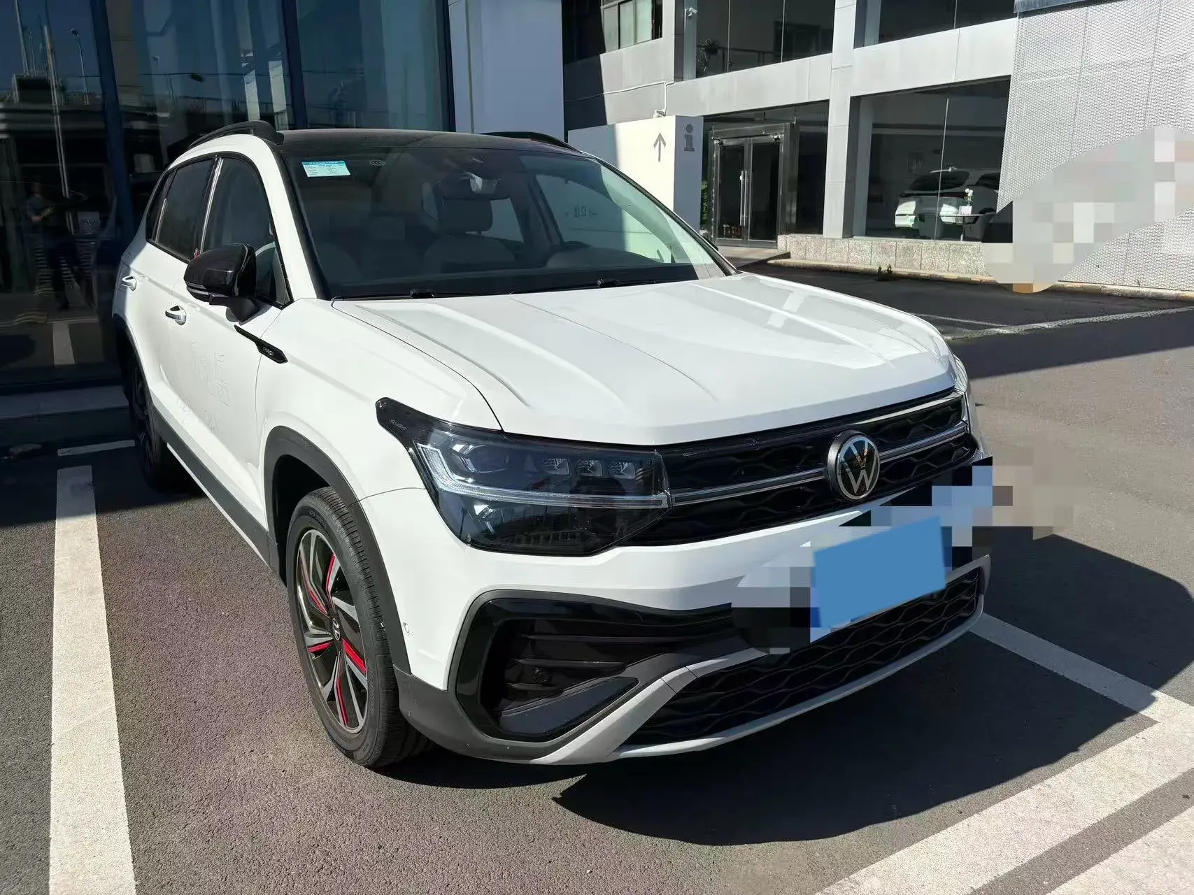 2024 VOLKSWAGEN THARU thumbnail 2