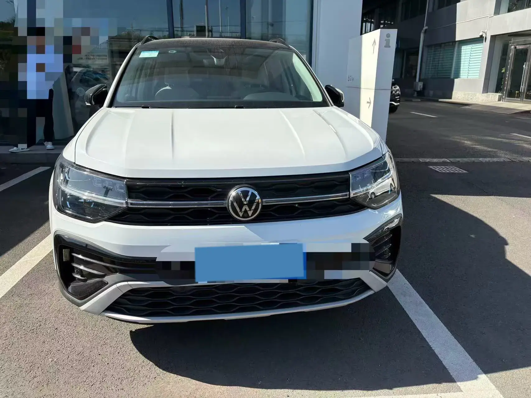 2024 VOLKSWAGEN THARU thumbnail 3