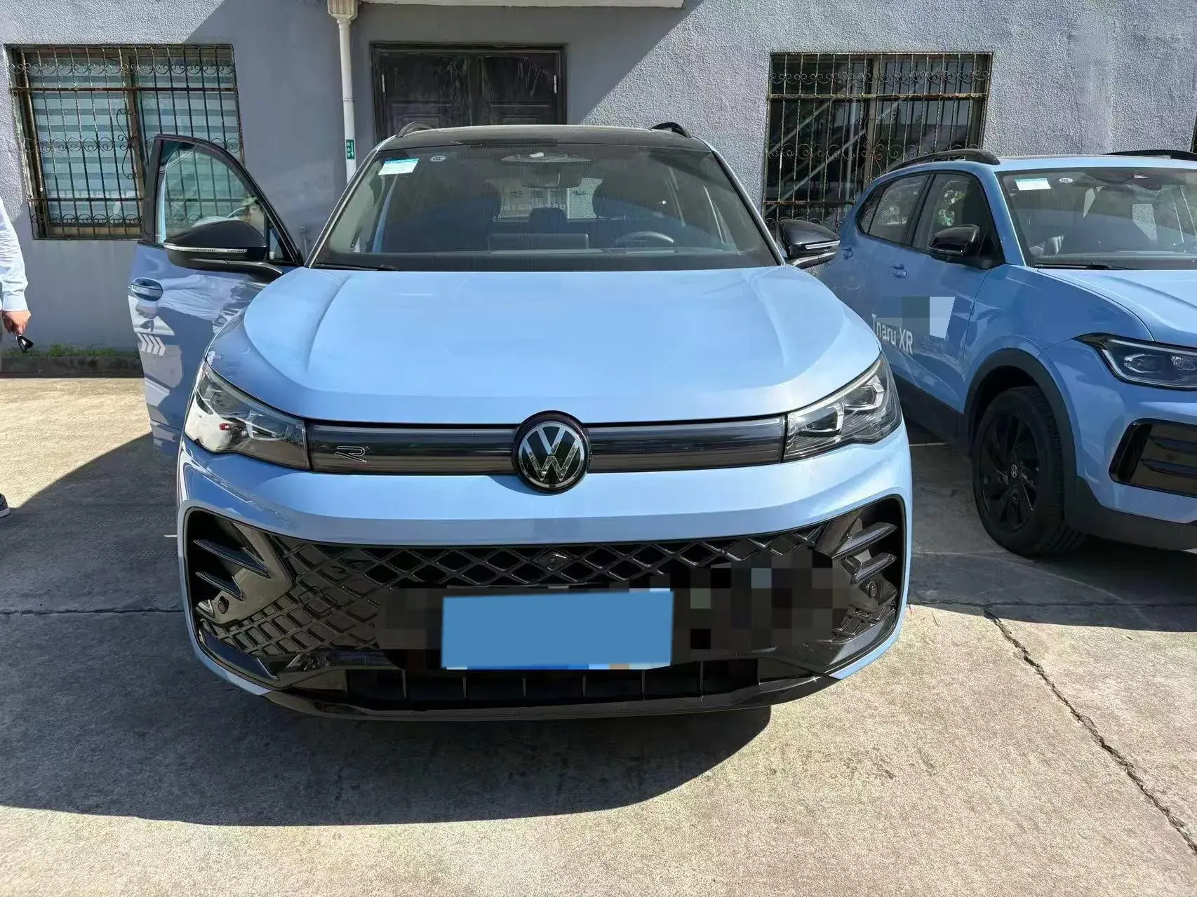 2024 VOLKSWAGEN TIGUAN thumbnail 2