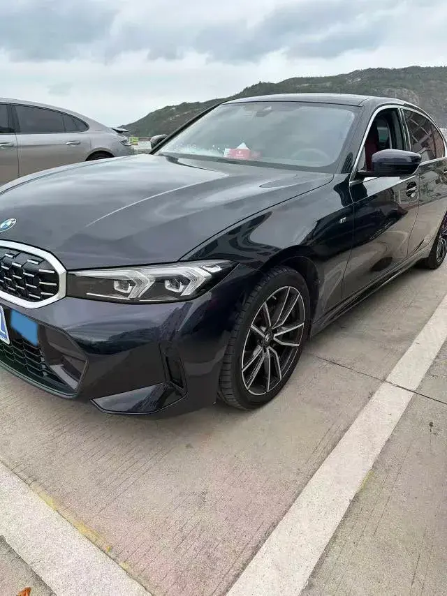 2023 BMW 3 view 1