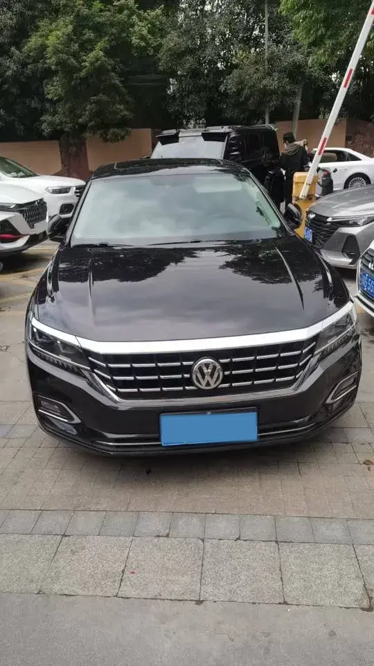 2020 VOLKSWAGEN PASSAT thumbnail 2
