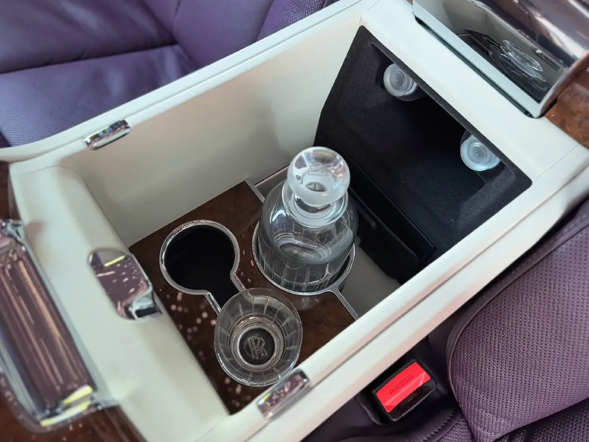 2018 Rolls-Royce Phantom 6.7T 571HP V12 8AT,autocango,china used car exporter,china ev exporter,chinese used car exporter,chinese used ev exporter