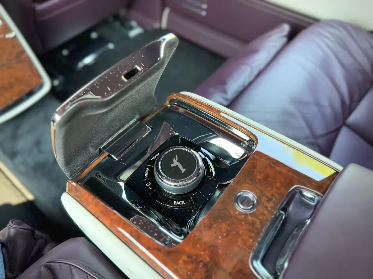 2018 Rolls-Royce Phantom 6.7T 571HP V12 8AT,autocango,china used car exporter,china ev exporter,chinese used car exporter,chinese used ev exporter