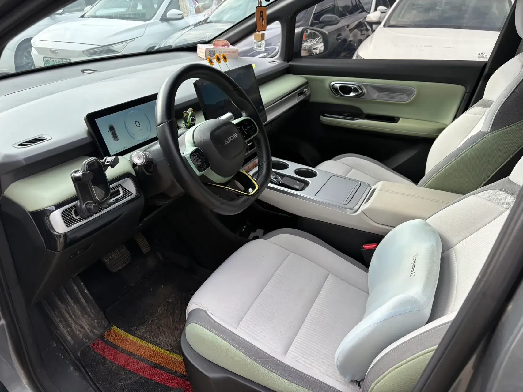 2023 AION Y thumbnail 4