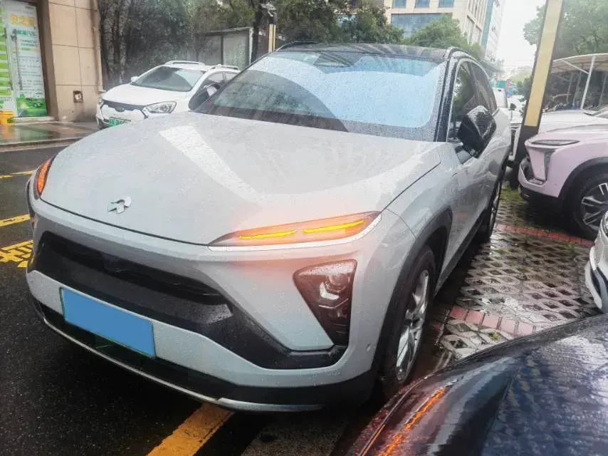 2022 NIO ES6 view 1