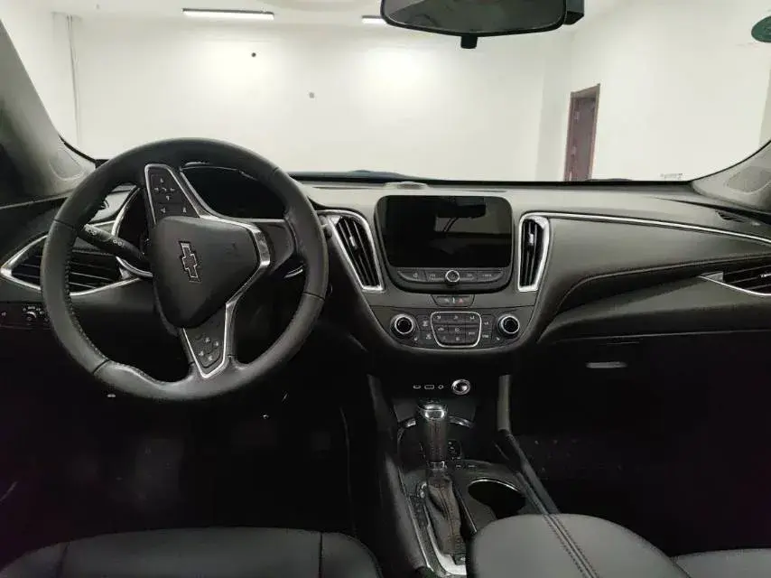 2019 CHEVROLET MALIBU thumbnail 3