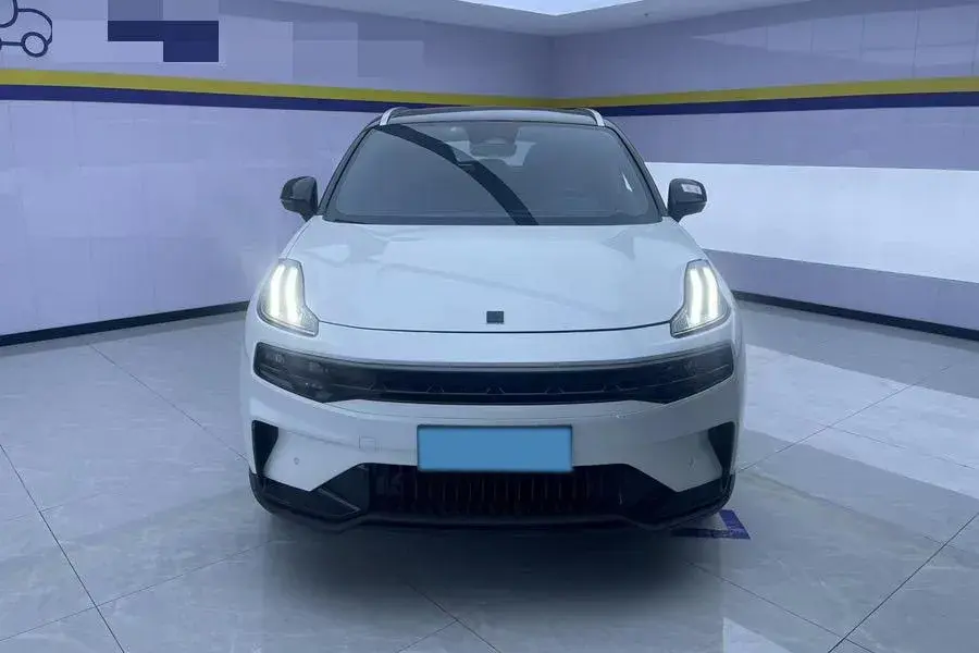 2023 LYNK&CO 06 thumbnail 3