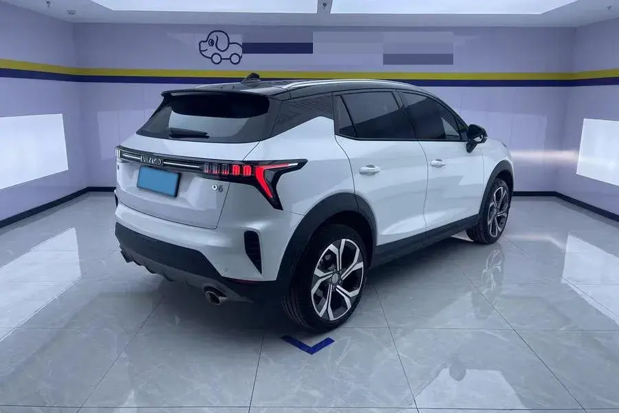 2023 LYNK&CO 06 thumbnail 2