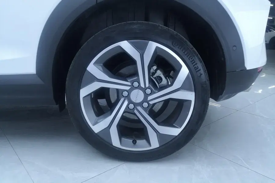 2023 LYNK&CO 06 thumbnail 4