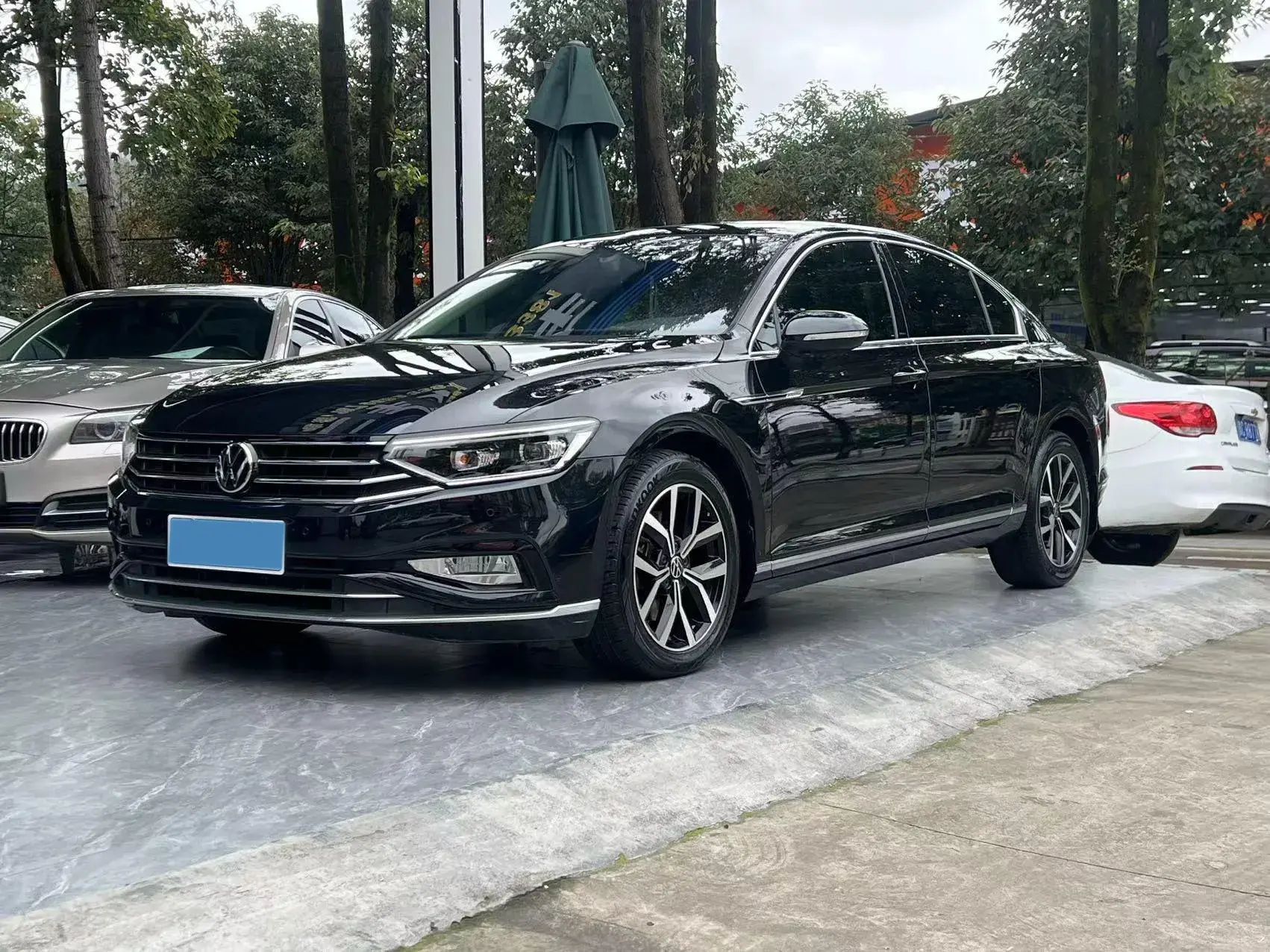 2020 VOLKSWAGEN MAGOTAN view 1