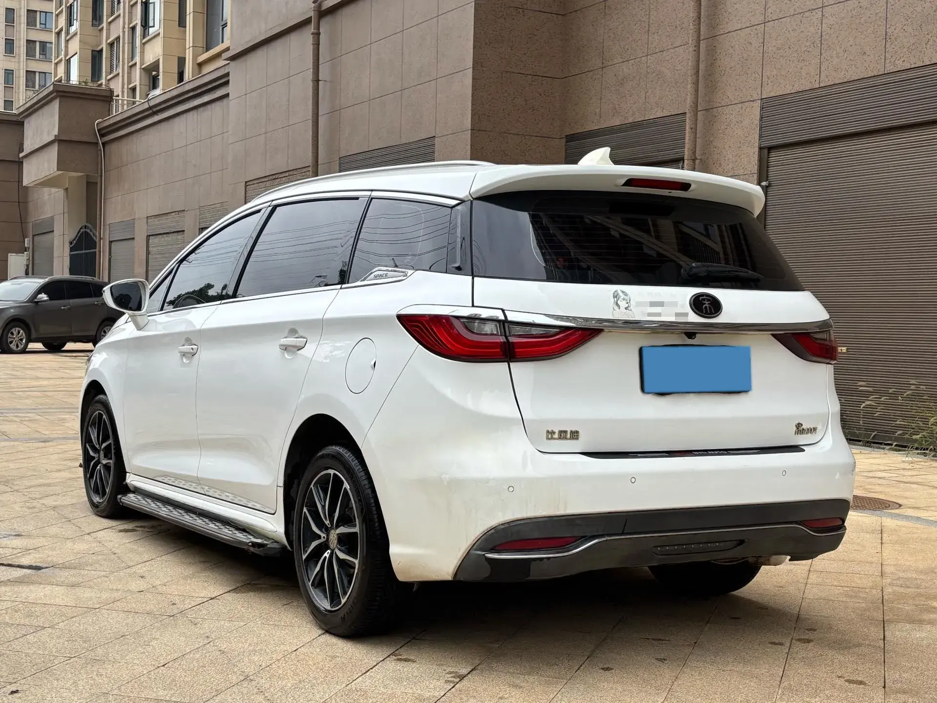 2017 BYD SONG thumbnail 4