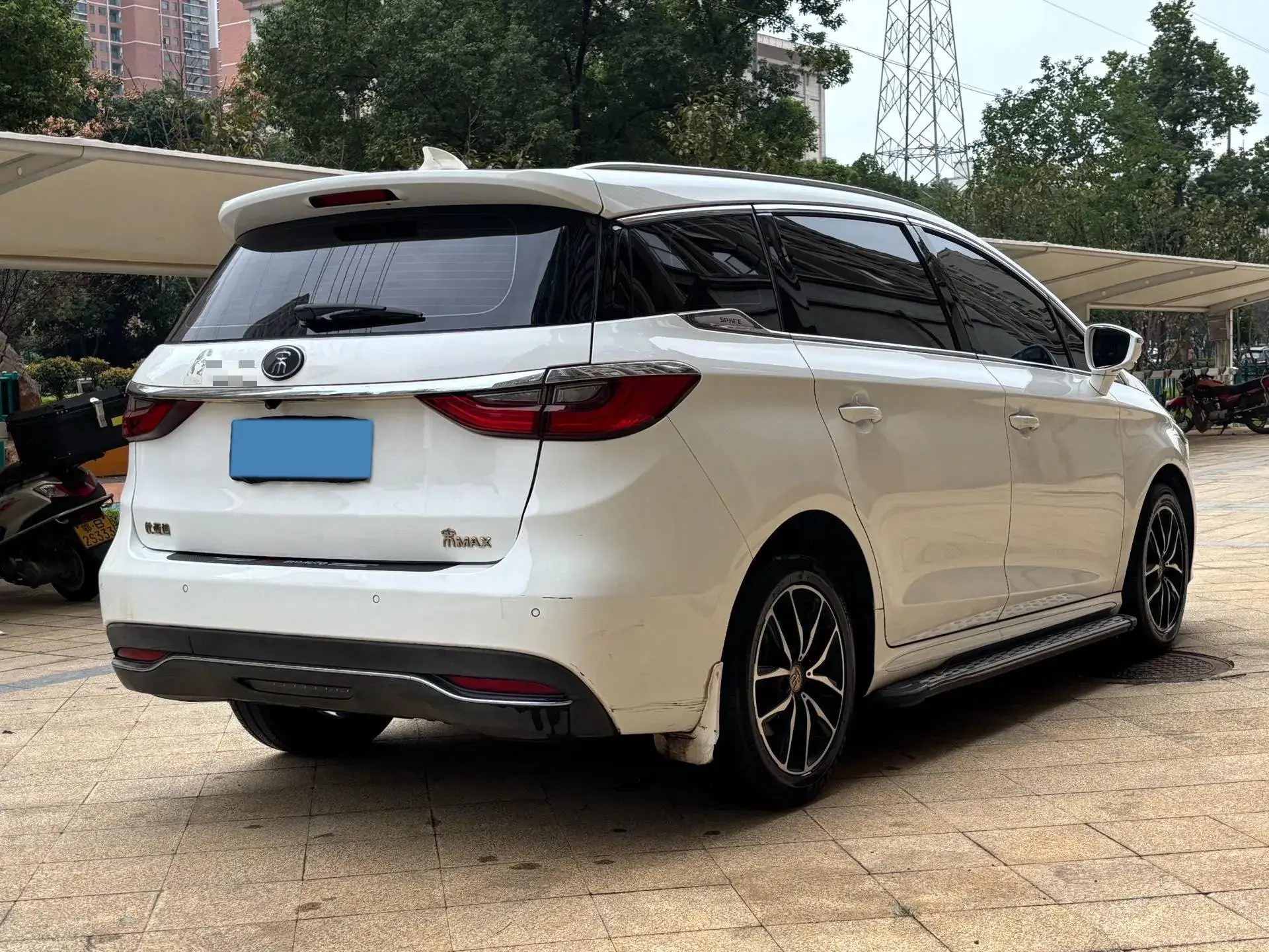 2017 BYD SONG thumbnail 3