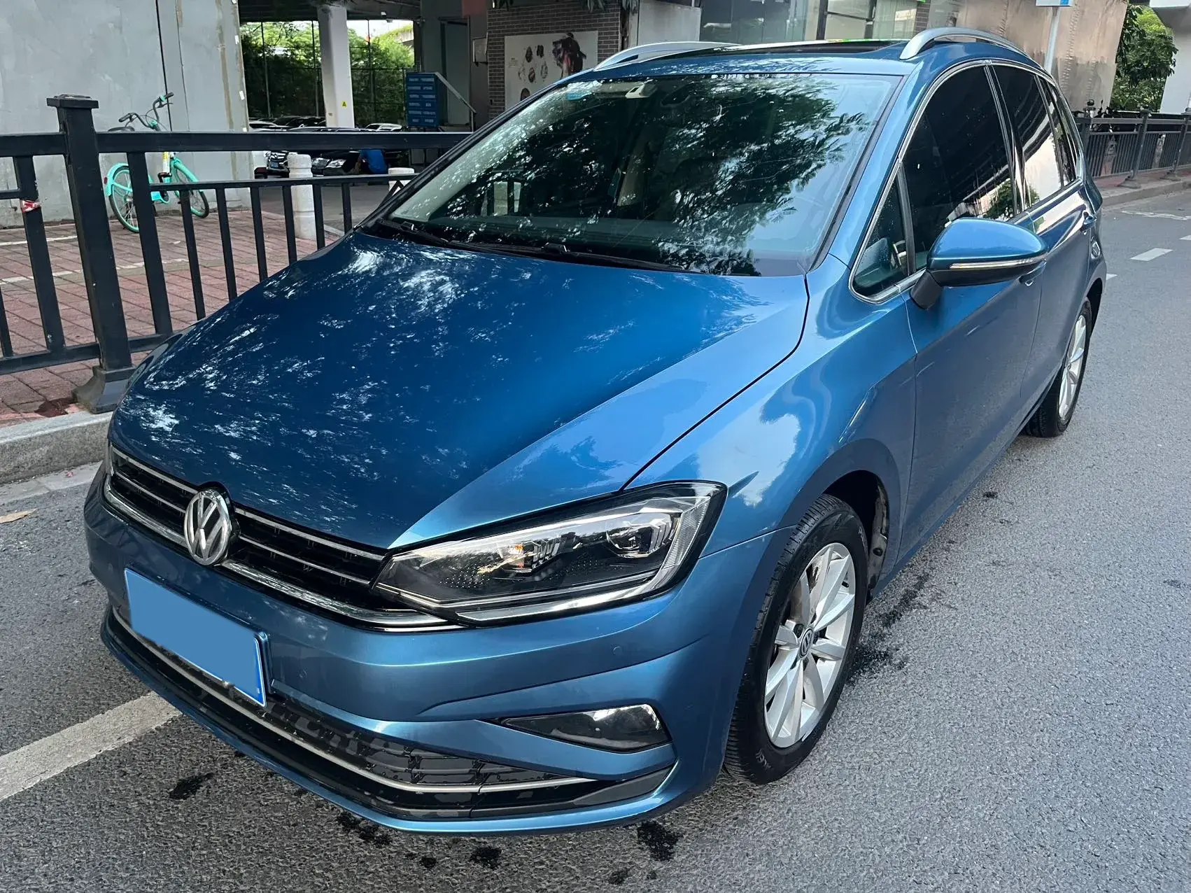 2019 VOLKSWAGEN GOLF view 1