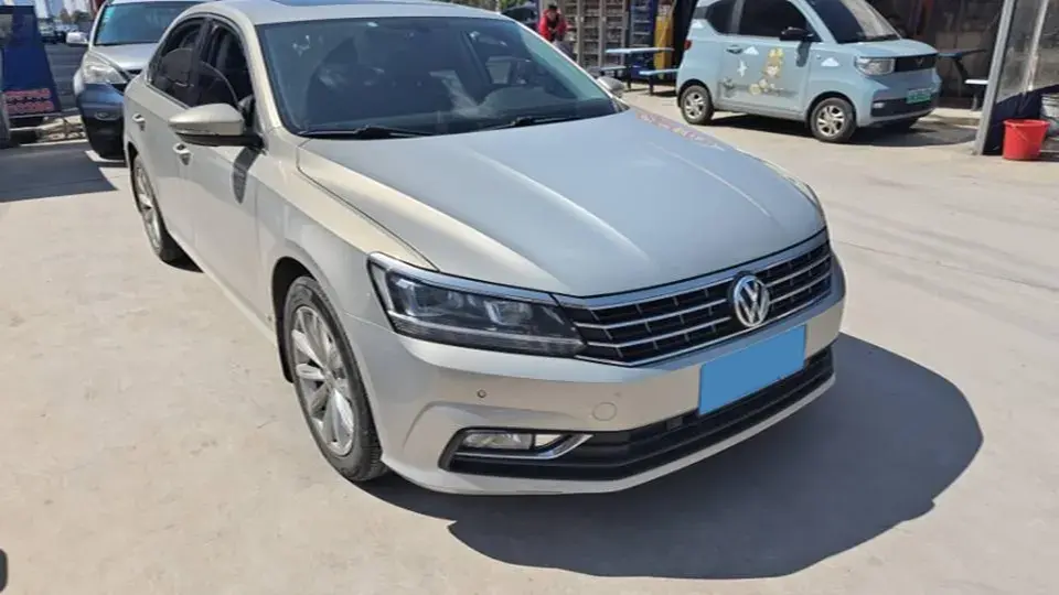 2017 VOLKSWAGEN PASSAT thumbnail 3