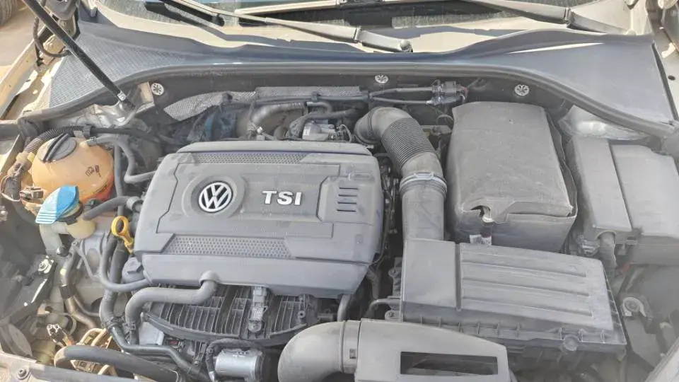 2017 VOLKSWAGEN PASSAT thumbnail 2