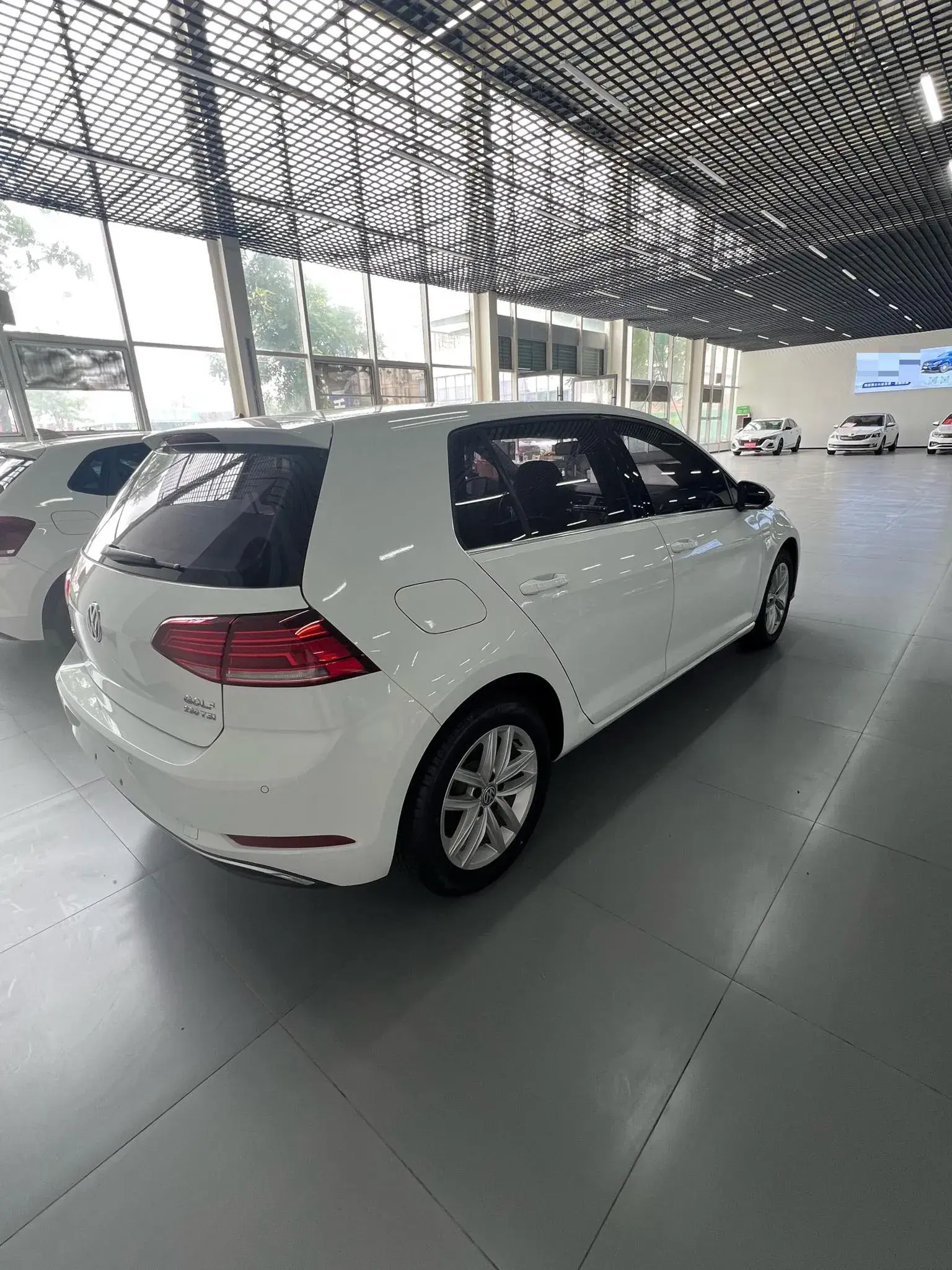 2018 VOLKSWAGEN GOLF thumbnail 3